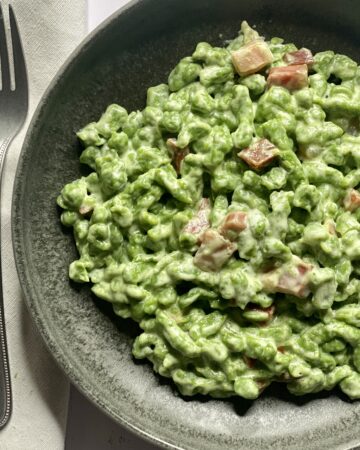 spatzle di spinaci con panna e speck