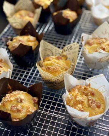 Muffin salati con parmigiano e pancetta