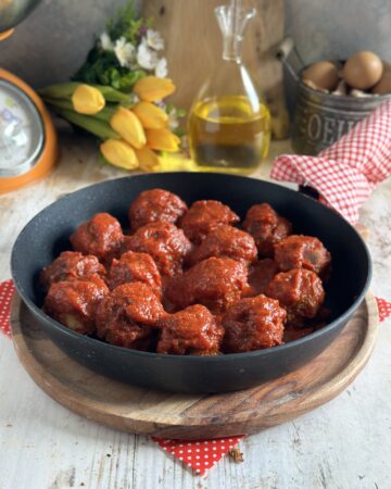 polpette di carne al sugo in padella