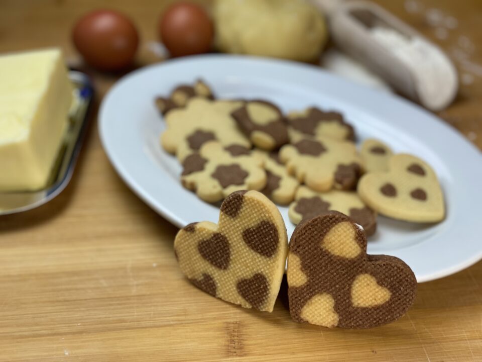 Biscotti San Valentino è un ricetta creata dall'utente ylenia stefano.  Questa ricetta Bimby® potrebbe quindi non essere stata testata, la troverai  nella categoria Prodotti da forno dolci su , la  Community Bimby®.