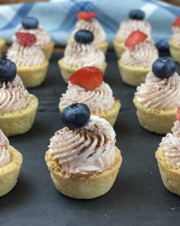 pasticcini con crema al cioccolato bianco