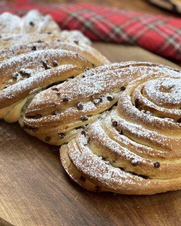 treccia di pan brioche al cioccolato