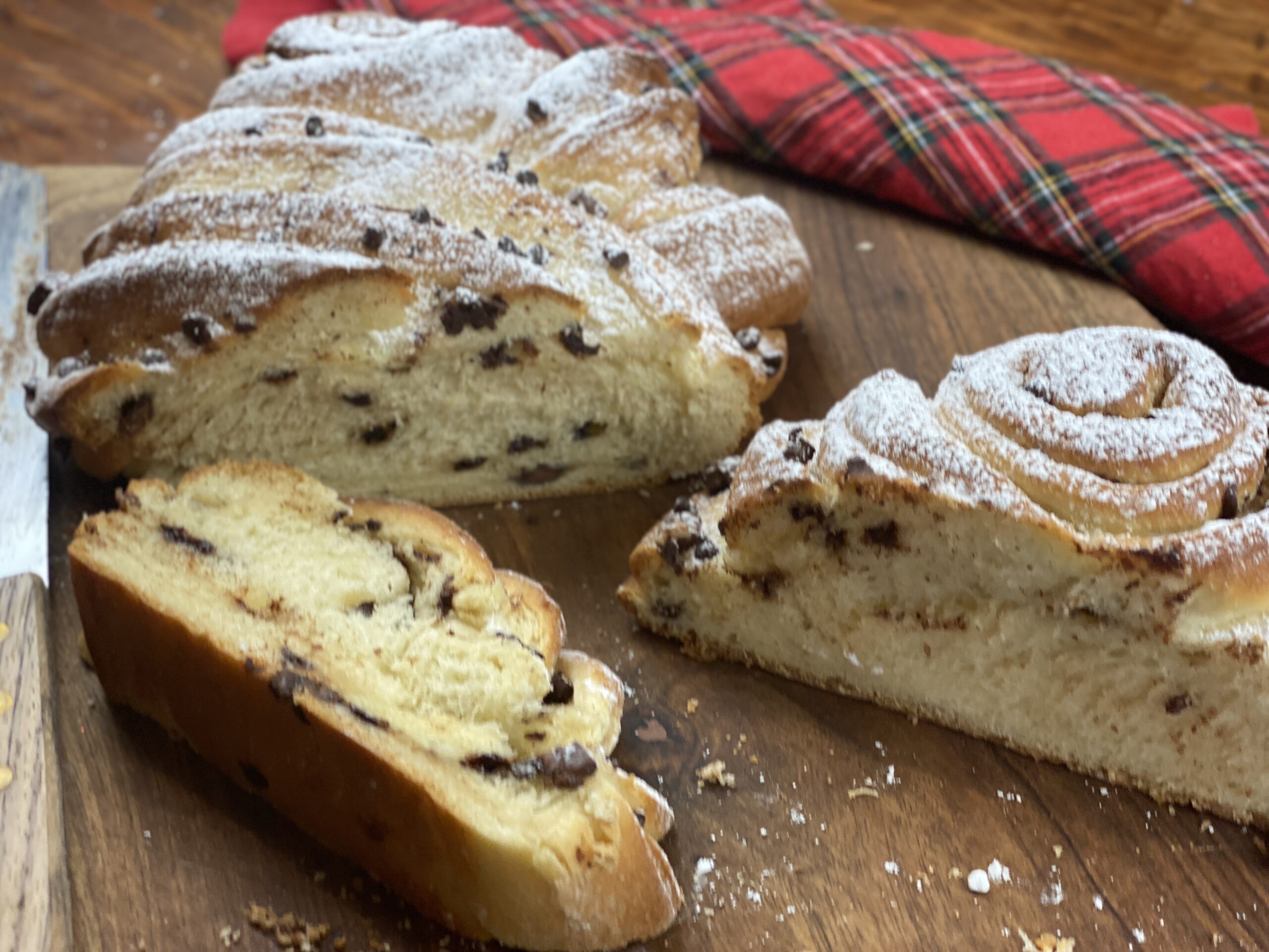 Treccia di pan brioche al cioccolato - Una Famiglia in Cucina