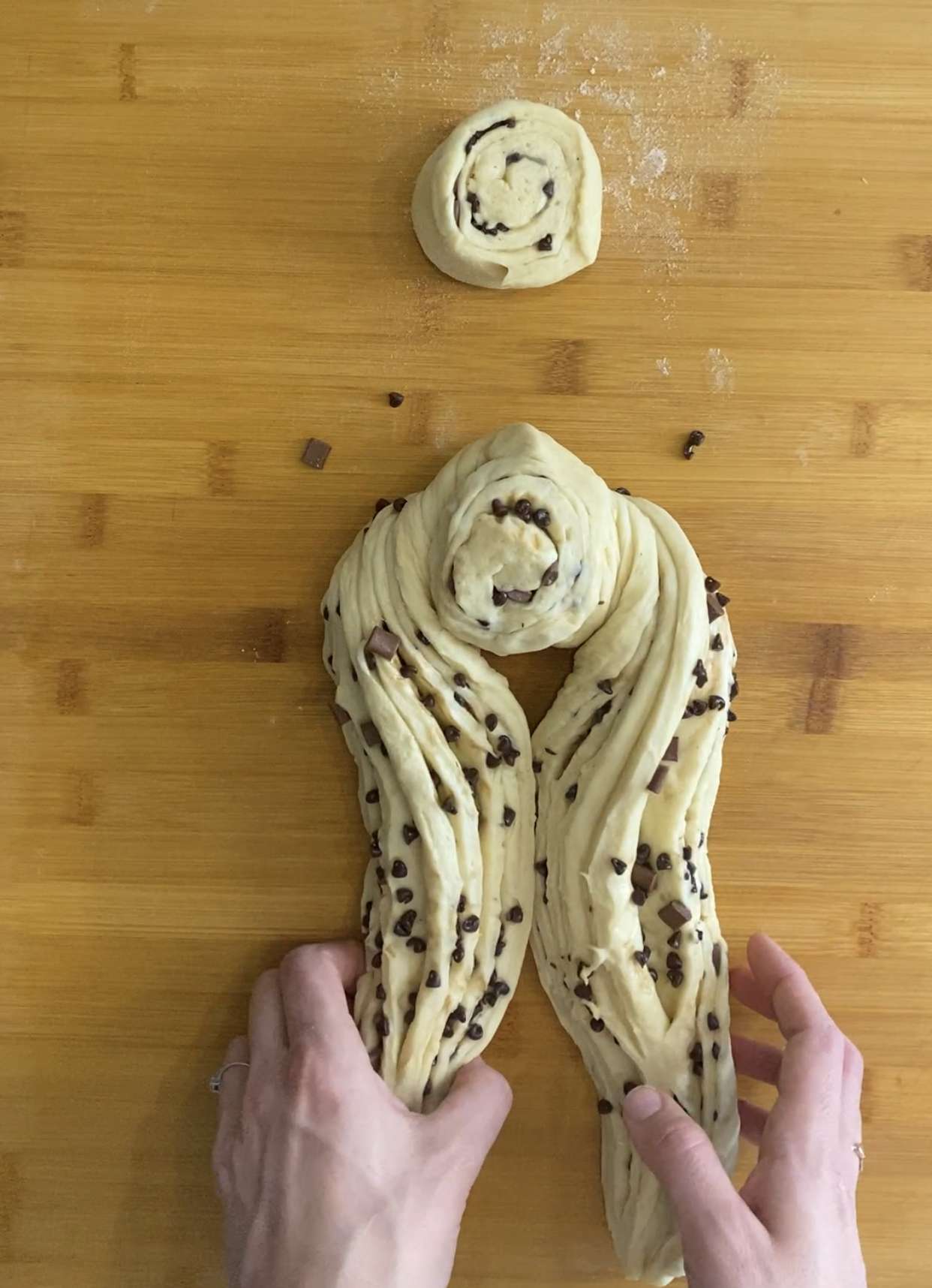 Treccia di pan brioche al cioccolato - Una Famiglia in Cucina