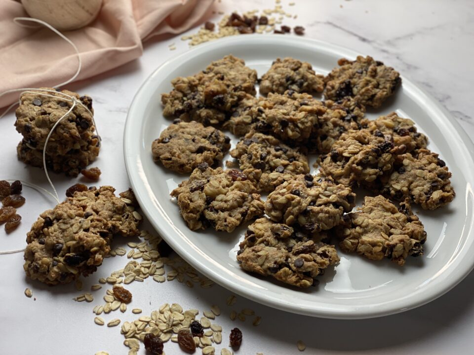 Biscotti Con Avena E Frutta Secca Una Famiglia In Cucina