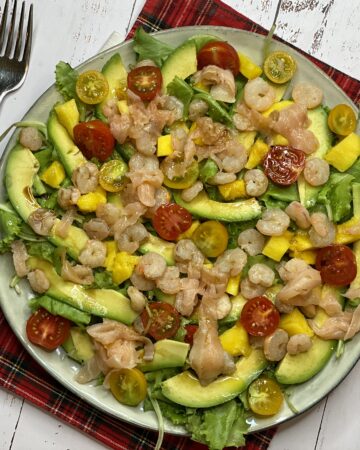 Insalatona gamberi, avocado e salmone