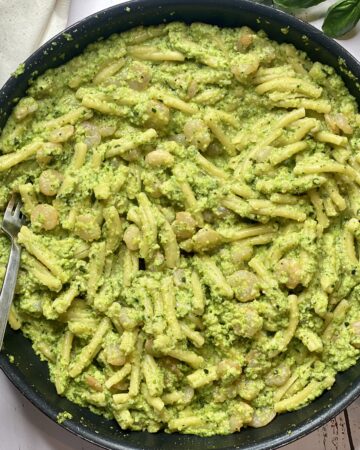 pasta con pesto di zucchine e gamberetti