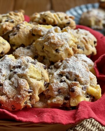 biscotti con mele noci e cioccolato