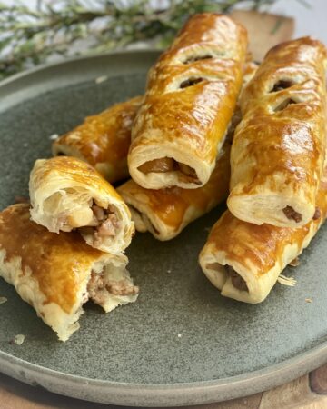 cannoli di sfoglia con carne e castagne