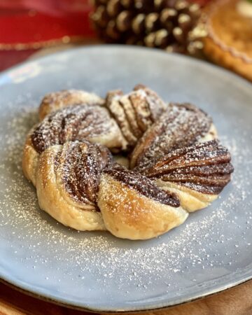 coroncina di pasta sfoglia con Nutella