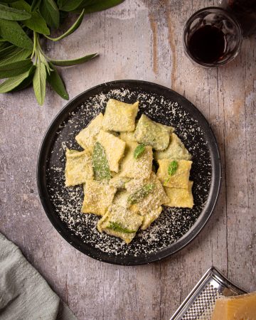 Ravioli ripieni di ricotta e spinaci