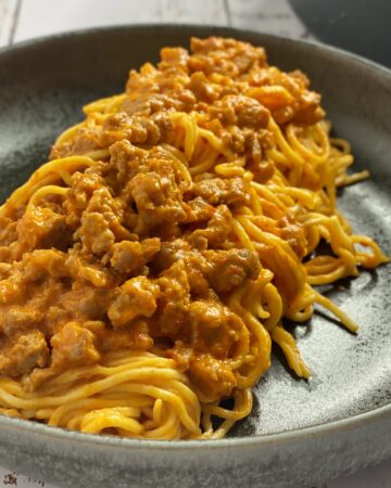 TAGLIOLINI CON CREMA DI PEPERONI E SALSICCIA!