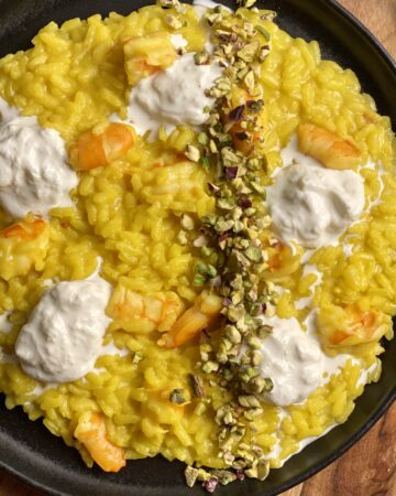 Risotto allo zafferano con gamberi e burrata