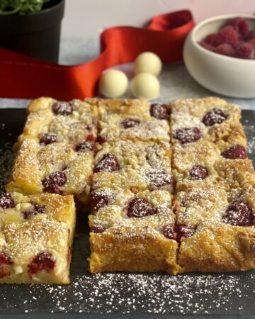 BLONDIES CON LAMPONI E CIOCCOLATO BIANCO