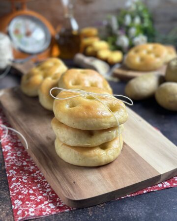 focaccine di semola con patate