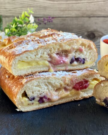 strudel di pan brioche con crema e frutta