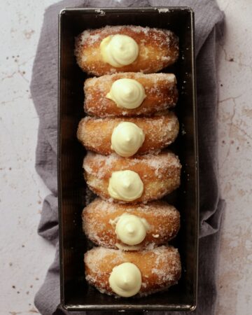 Bomboloni con crema diplomatica