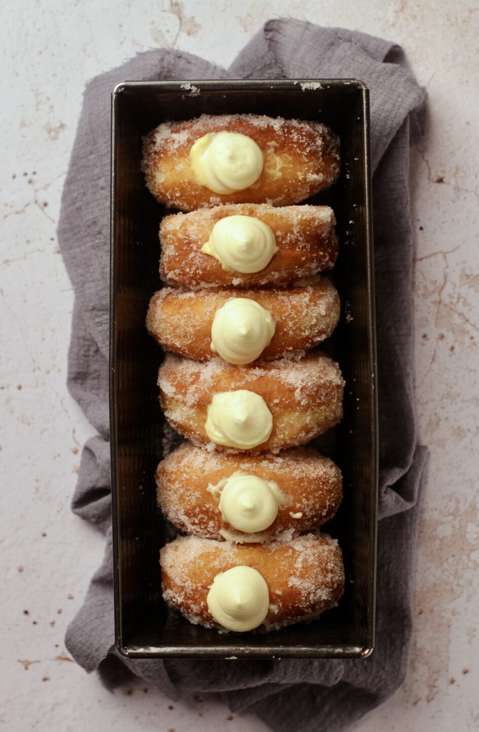 Bomboloni con crema diplomatica