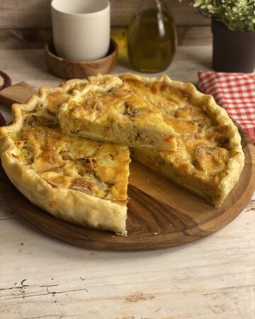 TORTA CON PATATE SALSICCIA E SCAMORZA