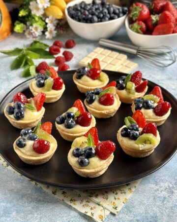 tartellette con crema al cioccolato bianco