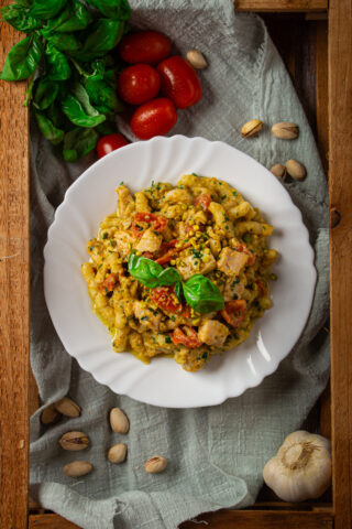 Pasta con spada e pesto di pistacchio