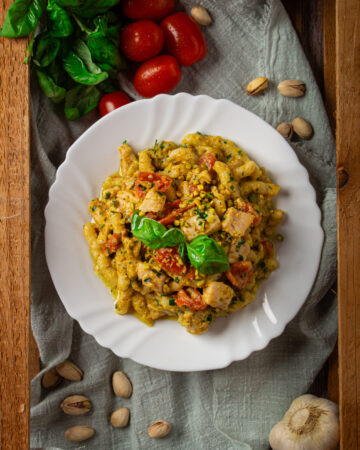 Pasta con spada e pesto di pistacchio