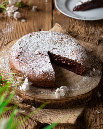 torta al cioccolato con cuore fondente