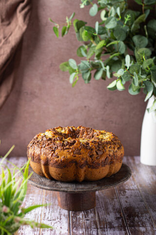 ciambellone con uova di Pasqua