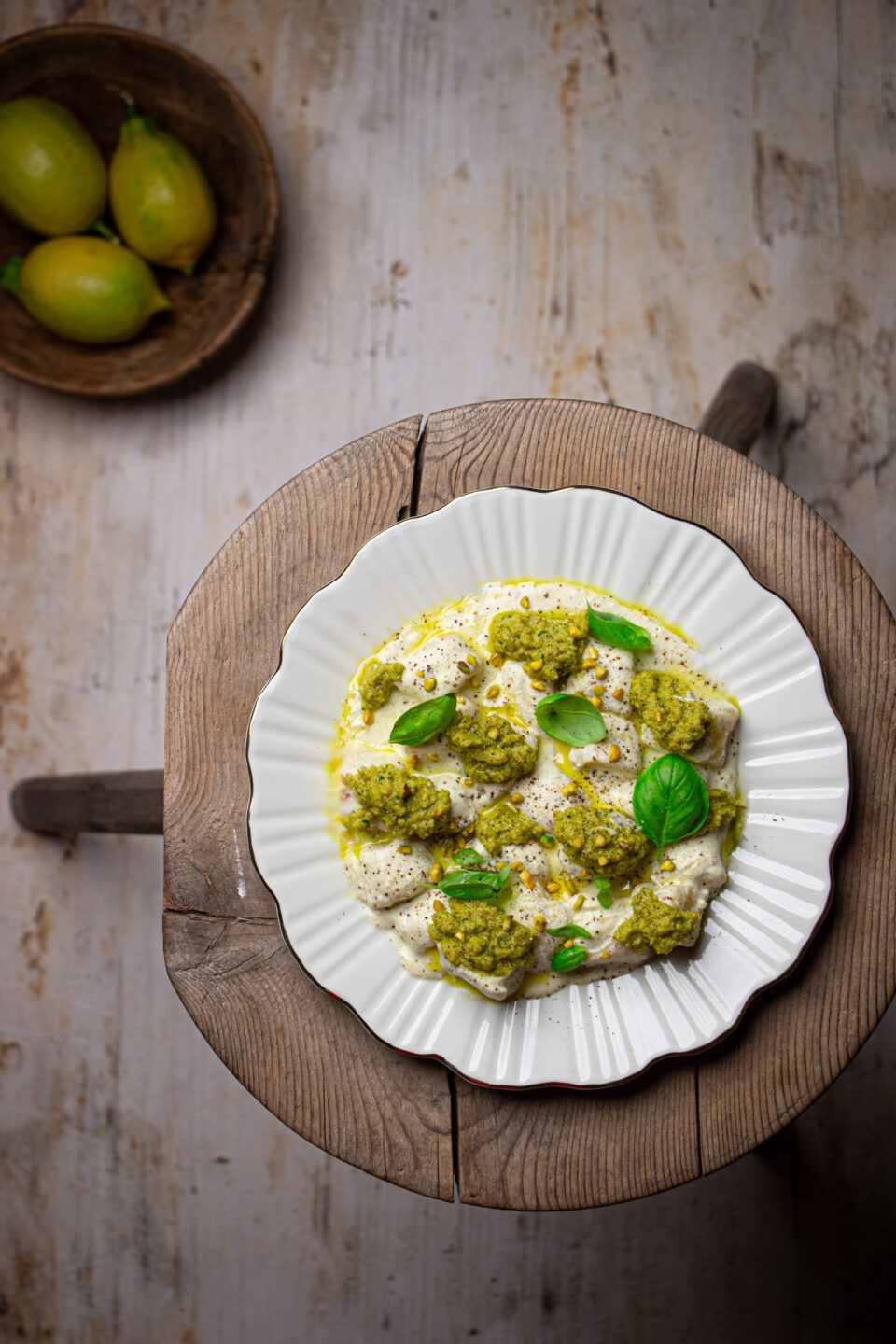 gnocchi con ricotta e pesto di pistacchio