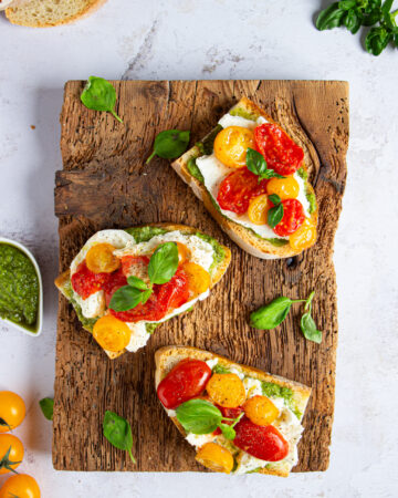 bruschetta con pomodorini e burrata