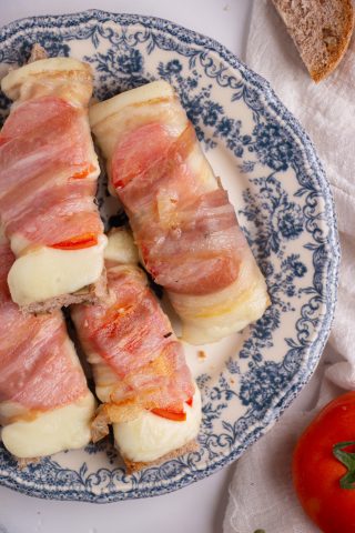 crostoni di pane con mozzarela