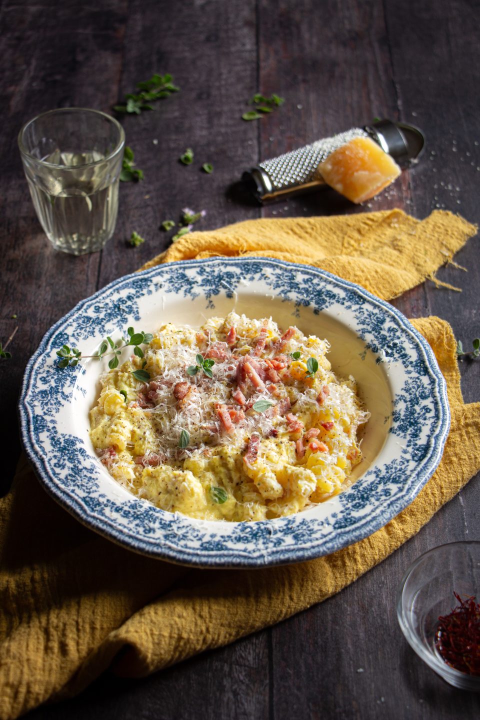 Pasta cremosa con ricotta, zafferano e speck