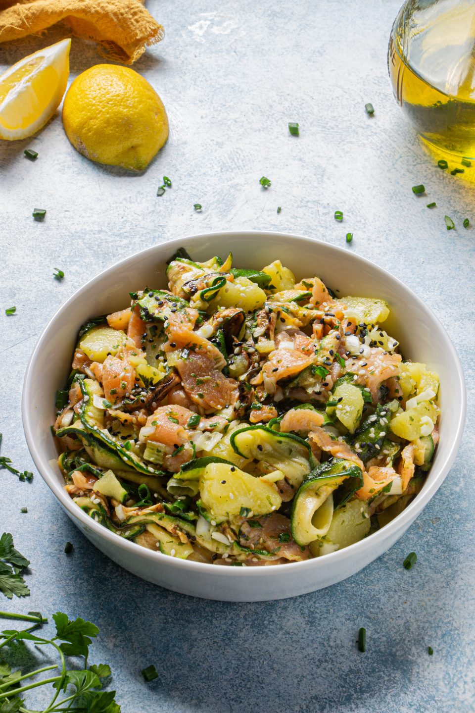 Insalata patate, zucchine e salmone